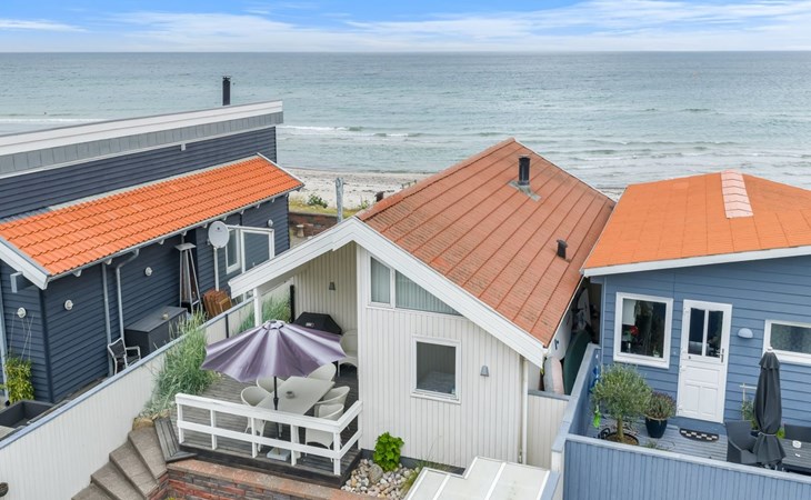 "Aswith" - 5m from the sea 1