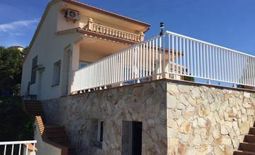 Gemütliches Ferienhaus mit Pool und Meerblick 3