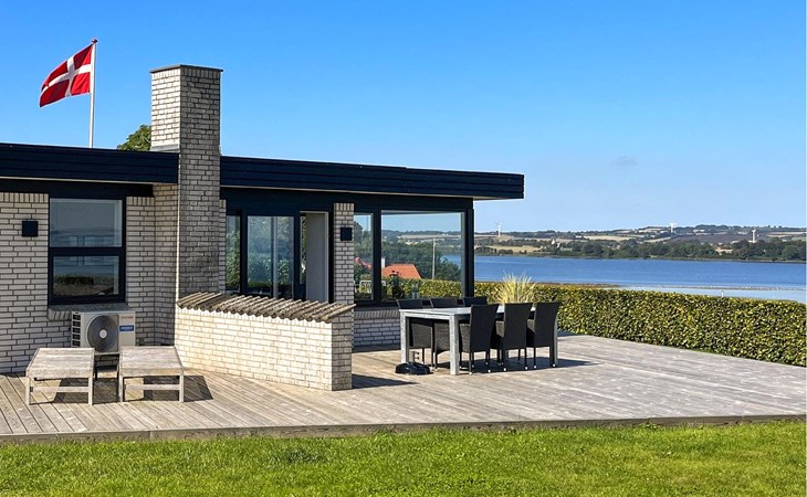 3 bedroom beautiful home in Hejls 1