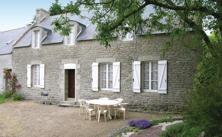 5 bedroom beautiful home in Plomeur 1