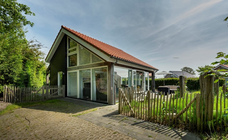 Zonnedorp 13 villa voor zeevakanties in de buurt van strand 1