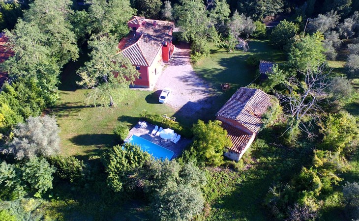 Rustikale Villa mit Swimmingpool in den toskanischen Hügeln 1