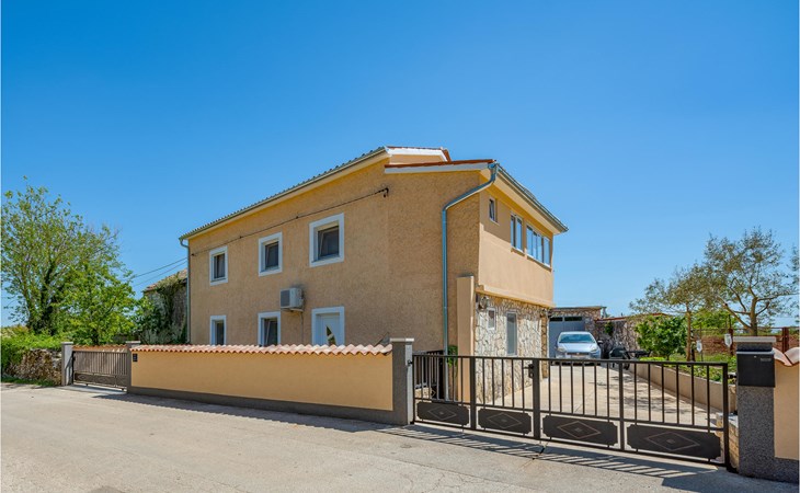 Awesome apartment in Divsici 1