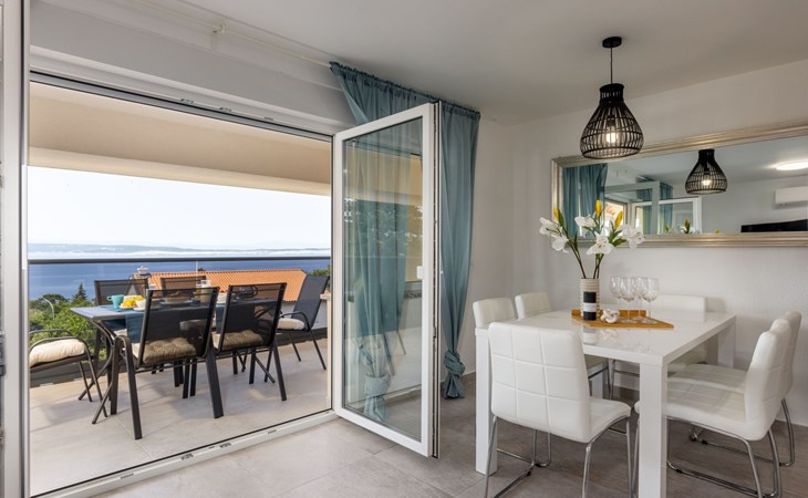 Modernes Apartment in Crikvenica mit Gemeinschaftspool 1