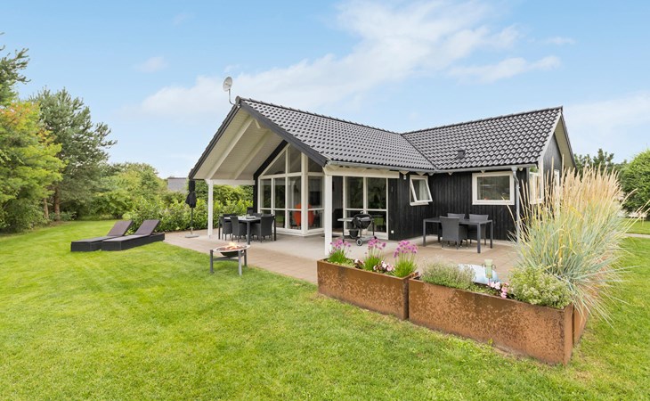 Stunning home in Glesborg with kitchen 1