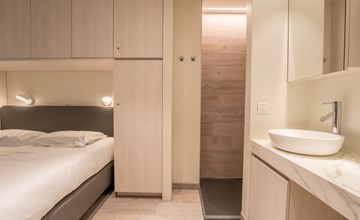 Bella II with harbour view 2