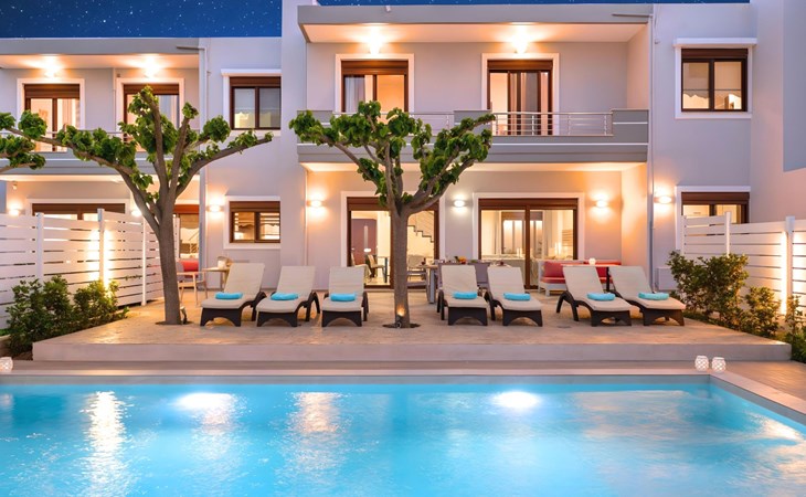 Sunlight Villa Beheizter Pool 1