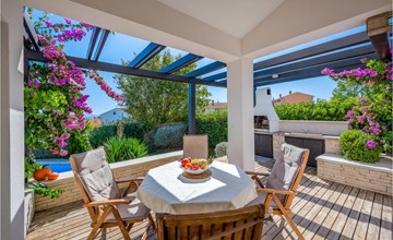 Gorgeous home in Liznjan with WiFi 2