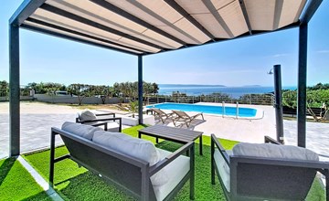 Luxuriöses Ferienhaus 'Ria' mit Privatpool 2