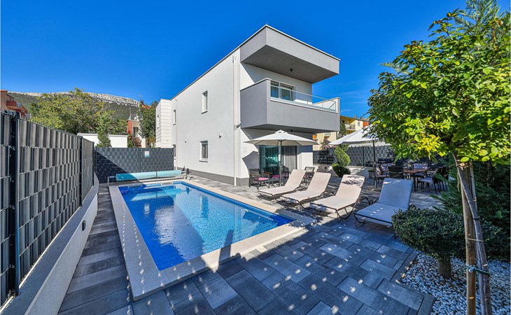 Cozy home in Kastel Stari 1