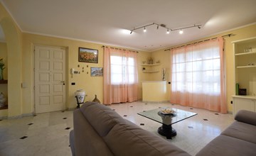 Beautiful home in Capezzano Pianore 3