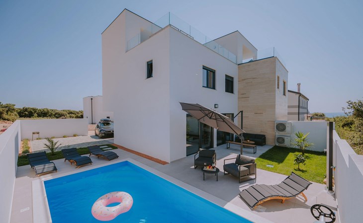 Beautiful home in Mandre 1