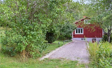 2 bedroom cozy home in Gamleby 3