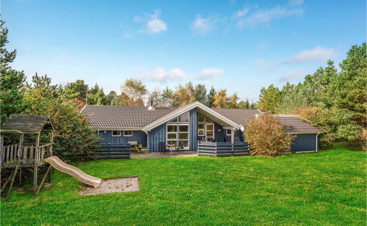 4 bedroom stunning home in Oksbøl 1