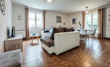 Pet friendly home in Royan with WiFi 3