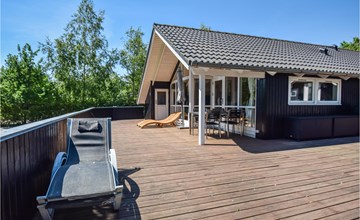 Lovely home in Humble with WiFi 2