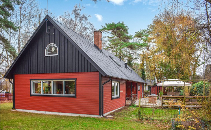 Lovely home in Höllviken with kitchen 1