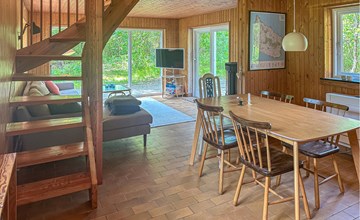Amazing home in Aakirkeby with WiFi 3