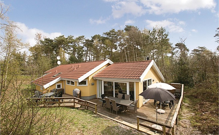 4 bedroom lovely home in Nexø 1