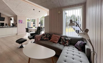 4 bedroom stunning home in Hals 3