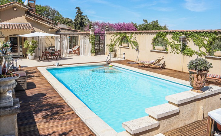 Gorgeous home in Vernègues 1