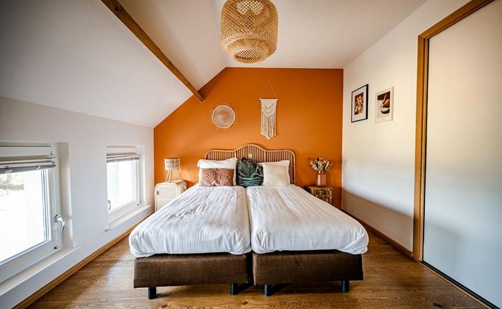 Cast Away hotel room (all-in price) 1