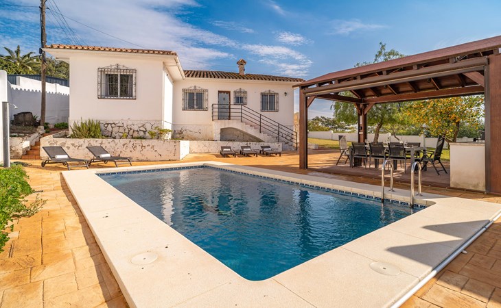 3 bedroom stunning home in Coin 1