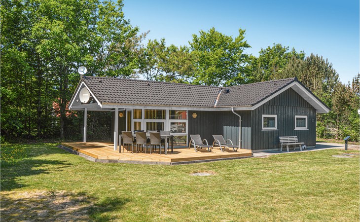 Gorgeous home in Hemmet with kitchen 1
