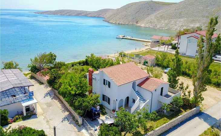 4 bedroom lovely home in Povljana 1