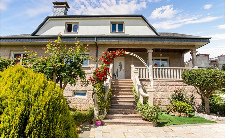 4 bedroom awesome home in Chantada 1