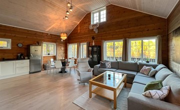5 bedroom cozy home in Lyngdal 3
