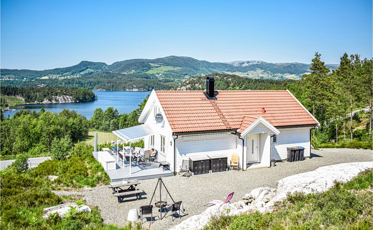 3 bedroom awesome home in Skjold 1