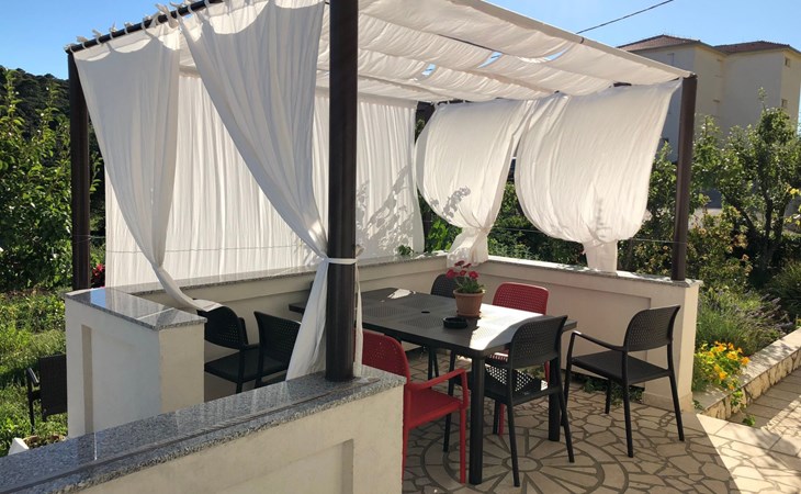 Erdgeschosswohnung mit Terrasse für sechs Person 1