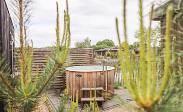 Luxurious Lodge with Hottub 2