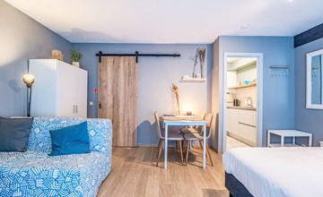 Blue Sand I with lateral sea view 2