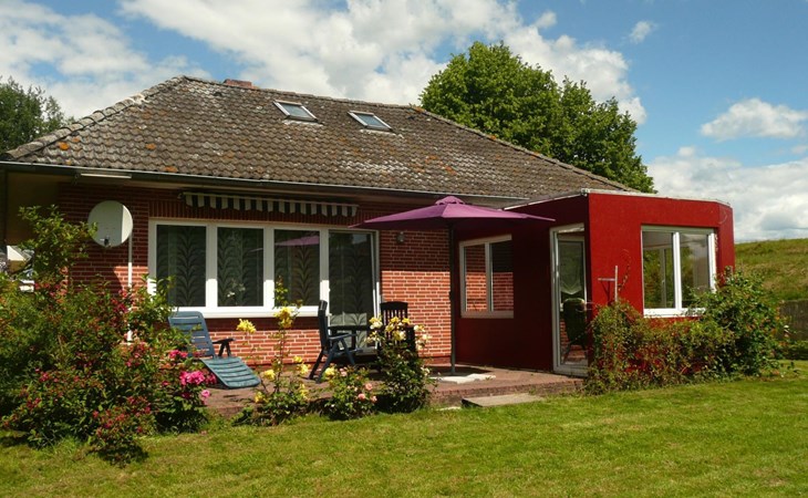 Gemütliches Ferienhaus am Deich mit Gartenzimmer 1