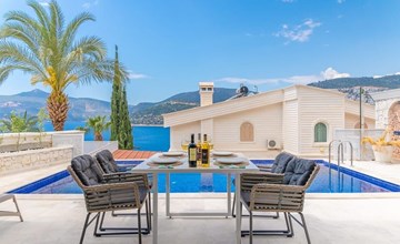 Villa direkt am Meer luxuriös für 4 Personen 2