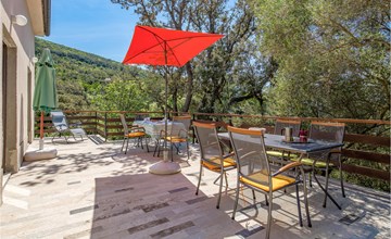 3 bedroom nice apartment in Cres 3
