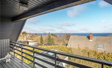 5 bedroom lovely home in Allinge 2