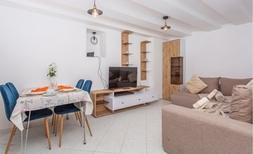 Lovely home in Rijeka with WiFi 2