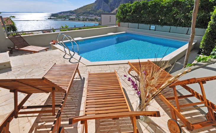 Geräumiges Ferienhaus in Omiš mit Privatem Pool 1