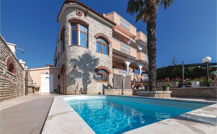 2 bedroom amazing apartment in Pula 1