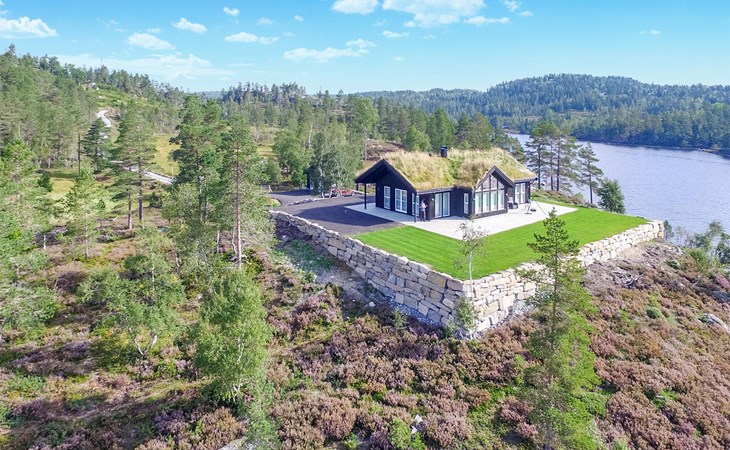 Gorgeous home in Evje with lake view 1