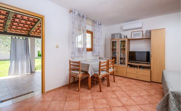 Lovely home in Valbandon with kitchen 3
