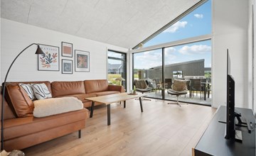4 bedroom stunning home in Sjølund 3
