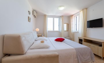 1 bedroom lovely apartment in Vinjerac 2