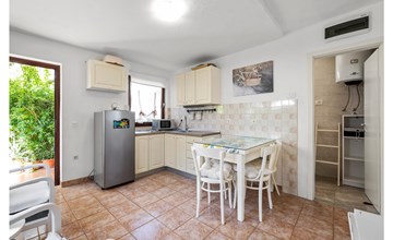 2 bedroom nice home in Brodarica 3