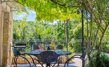 Das Haus mit blauen Fensterläden 2