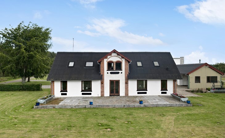 5 bedroom beautiful home in Brovst 1