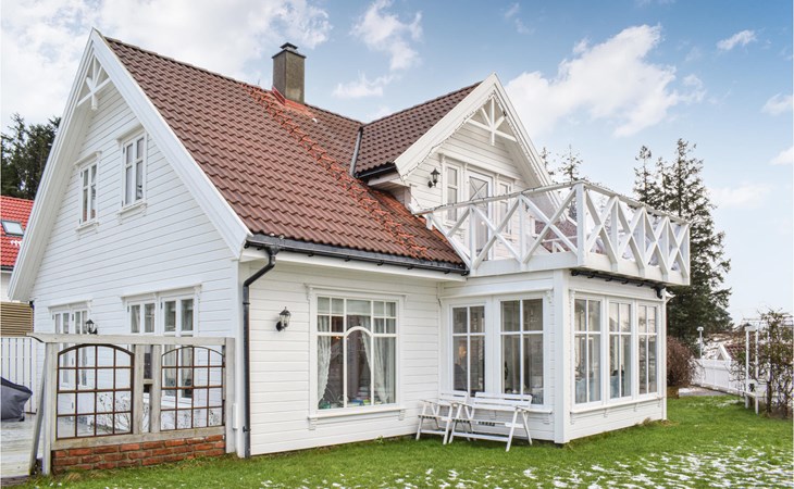 Gorgeous home in Fjell with WiFi 1